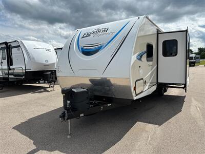 2019 Coachmen Freedom Express Ultra Lite 257BHS   - Photo 9 - Goshen, IN 46526