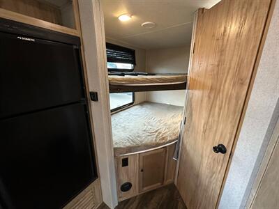 2019 Coachmen Freedom Express Ultra Lite 257BHS   - Photo 16 - Goshen, IN 46526