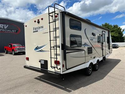 2019 Coachmen Freedom Express Ultra Lite 257BHS   - Photo 5 - Goshen, IN 46526