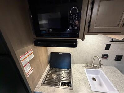 2022 Jayco Jay Flight SLX 195RB   - Photo 10 - Goshen, IN 46526