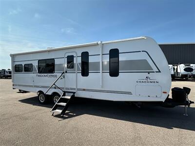 2025 Coachmen Freedom Express Ultra Lite 274RKS   - Photo 5 - Goshen, IN 46526