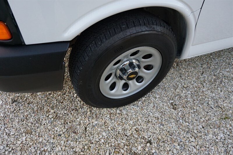 2010 Chevrolet Express 1500 - Photo 33 - Bogalusa, LA 70427