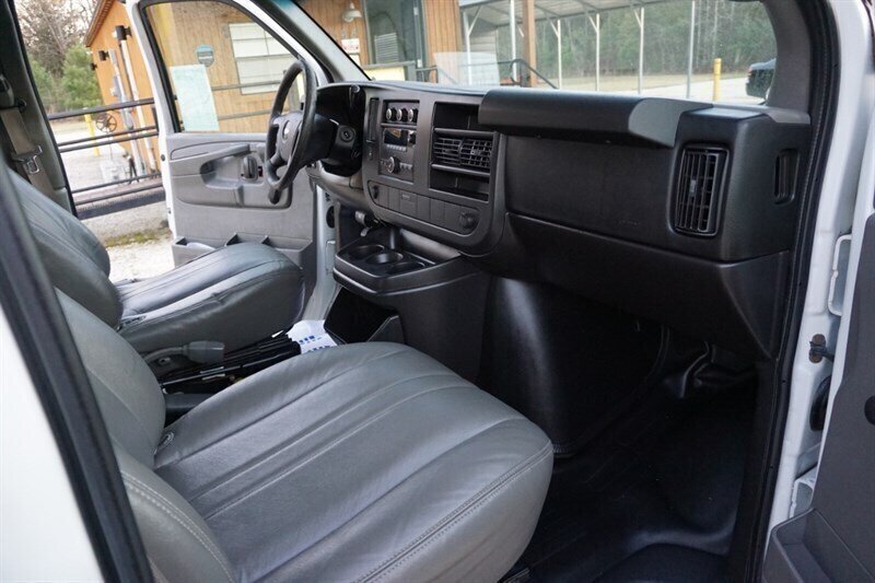 2010 Chevrolet Express 1500 - Photo 29 - Bogalusa, LA 70427