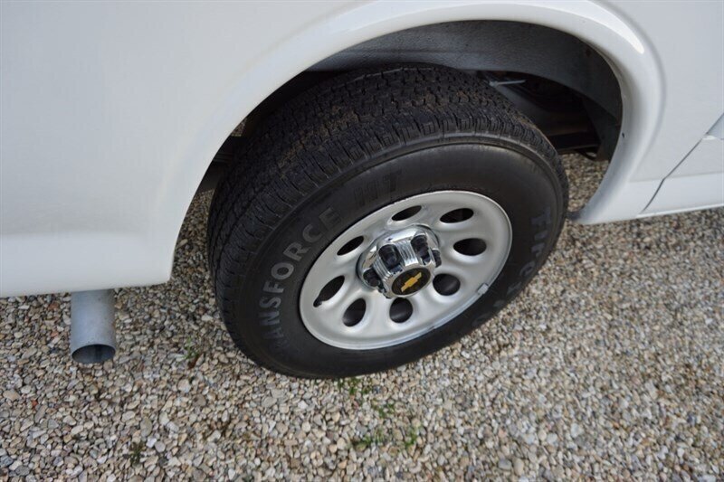 2010 Chevrolet Express 1500 - Photo 35 - Bogalusa, LA 70427