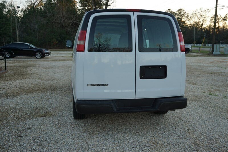 2010 Chevrolet Express 1500 - Photo 14 - Bogalusa, LA 70427