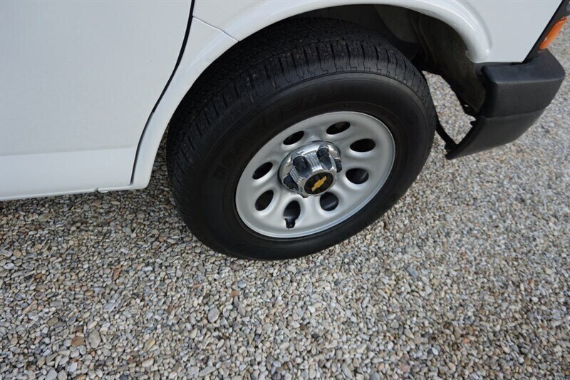 2010 Chevrolet Express 1500 - Photo 36 - Bogalusa, LA 70427