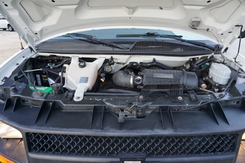 2010 Chevrolet Express 1500 - Photo 32 - Bogalusa, LA 70427