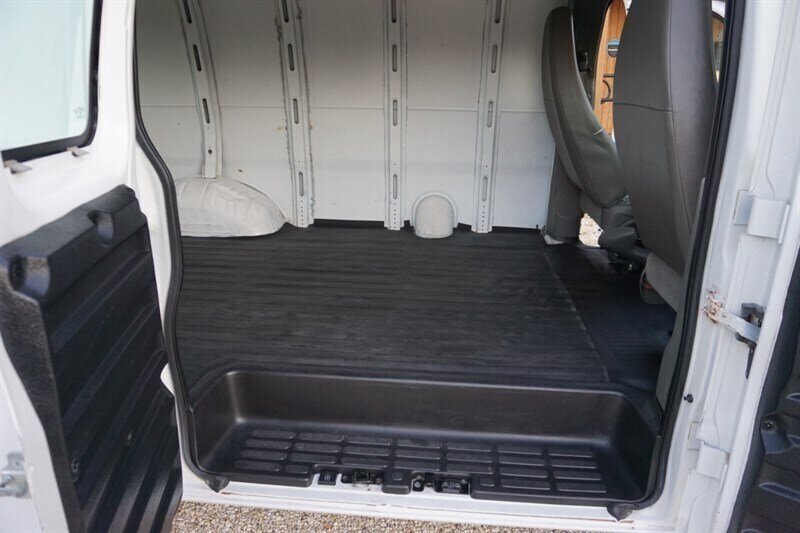 2010 Chevrolet Express 1500 - Photo 28 - Bogalusa, LA 70427