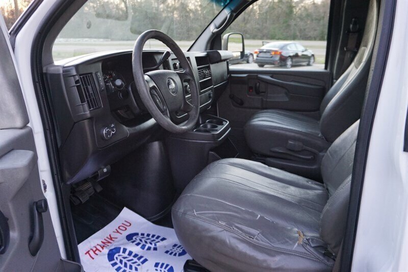 2010 Chevrolet Express 1500 - Photo 24 - Bogalusa, LA 70427