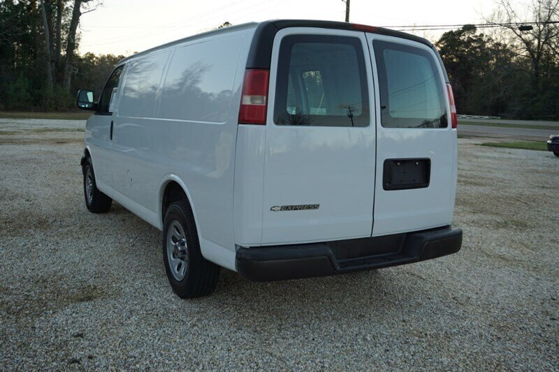 2010 Chevrolet Express 1500 - Photo 13 - Bogalusa, LA 70427