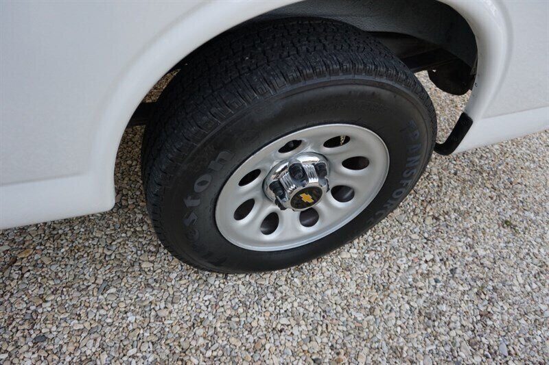 2010 Chevrolet Express 1500 - Photo 34 - Bogalusa, LA 70427