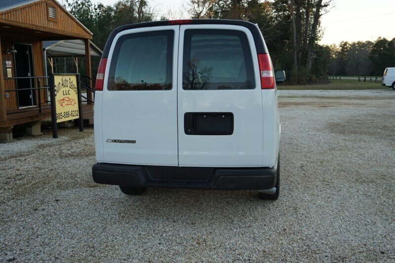 2010 Chevrolet Express 1500 - Photo 15 - Bogalusa, LA 70427