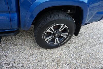 2017 Toyota Tacoma SR5 V6   - Photo 44 - Bogalusa, LA 70427