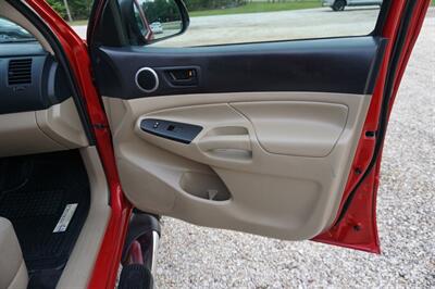 2012 Toyota Tacoma PreRunner  SR5 - Photo 32 - Bogalusa, LA 70427