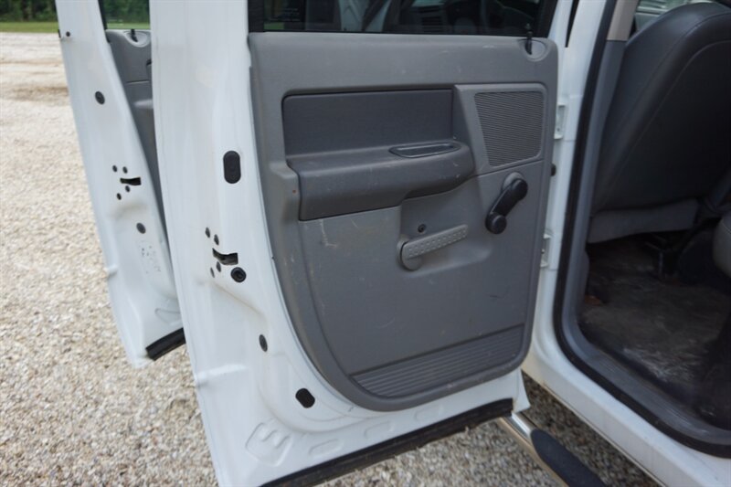 2007 Dodge Ram 3500 Flat Bed - Photo 24 - Bogalusa, LA 70427