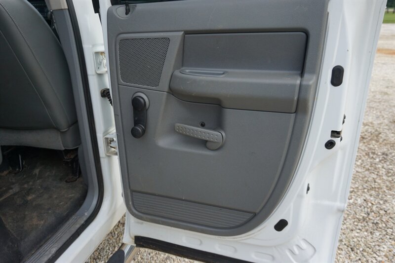 2007 Dodge Ram 3500 Flat Bed - Photo 28 - Bogalusa, LA 70427