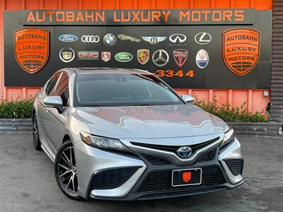 2022 Toyota Camry Hybrid SE   - Photo 1 - Norwalk, CA 90650-2241