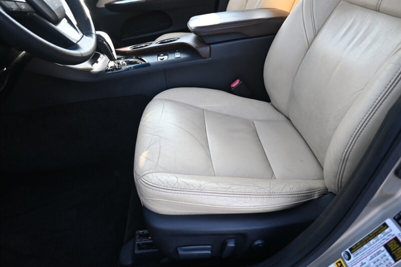 2015 Toyota Avalon Hybrid XLE Touring photo 18