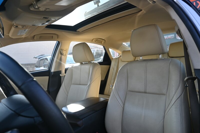 2015 Toyota Avalon Hybrid XLE Touring photo 19