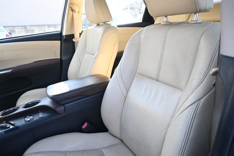 2015 Toyota Avalon Hybrid XLE Touring photo 17