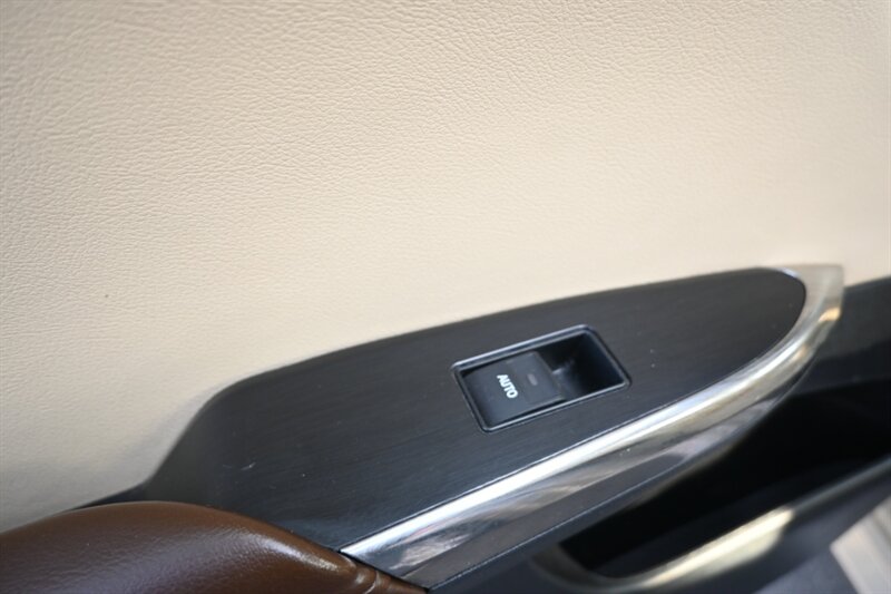 2015 Toyota Avalon Hybrid XLE Touring photo 35