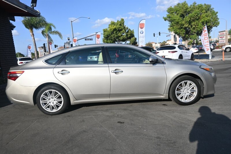 2015 Toyota Avalon Hybrid XLE Touring photo 9
