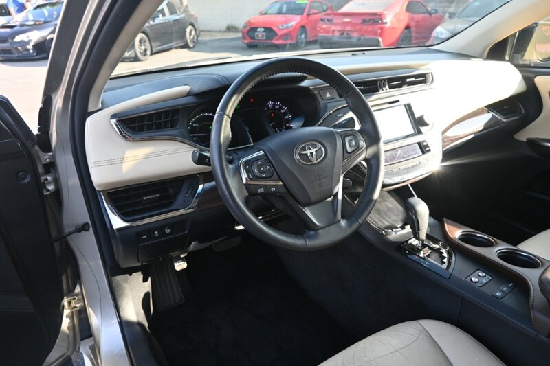2015 Toyota Avalon Hybrid XLE Touring photo 20