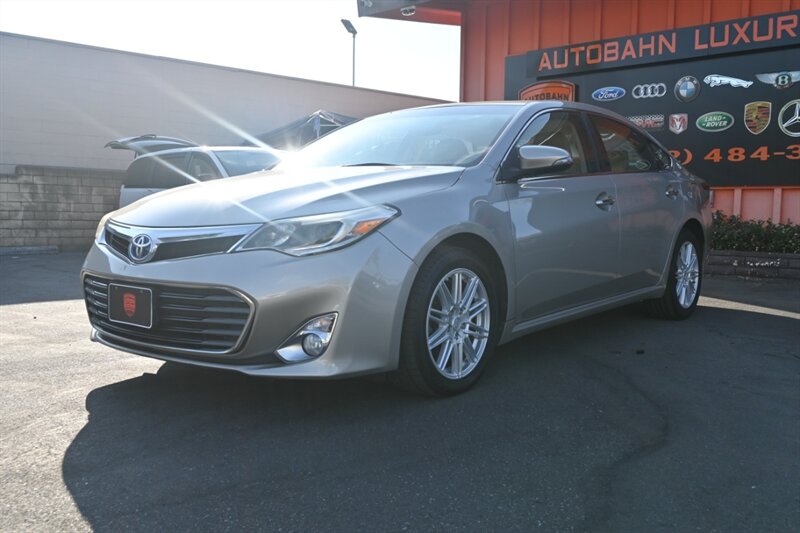2015 Toyota Avalon Hybrid XLE Touring photo 2