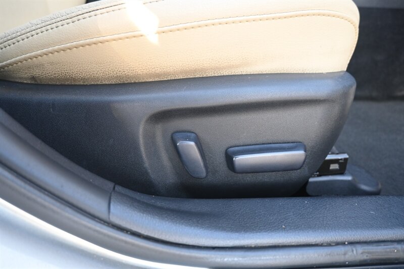 2015 Toyota Avalon Hybrid XLE Touring photo 49