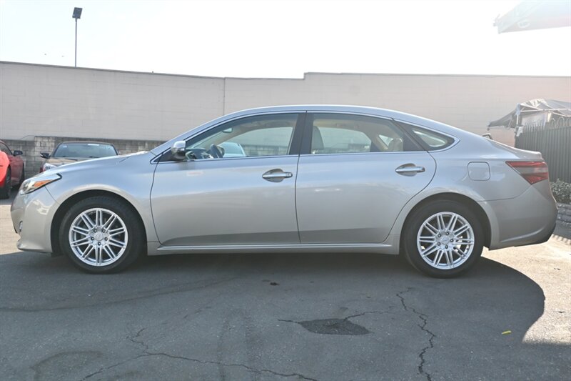 2015 Toyota Avalon Hybrid XLE Touring photo 3