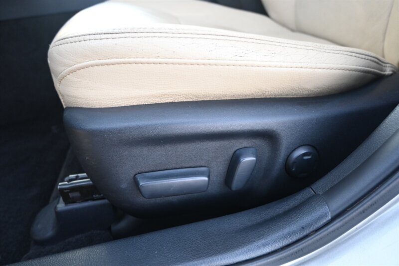 2015 Toyota Avalon Hybrid XLE Touring photo 15
