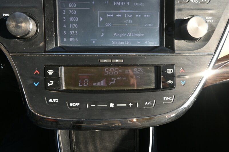2015 Toyota Avalon Hybrid XLE Touring photo 30