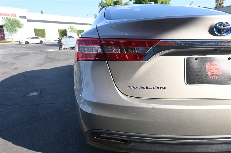 2015 Toyota Avalon Hybrid XLE Touring photo 5