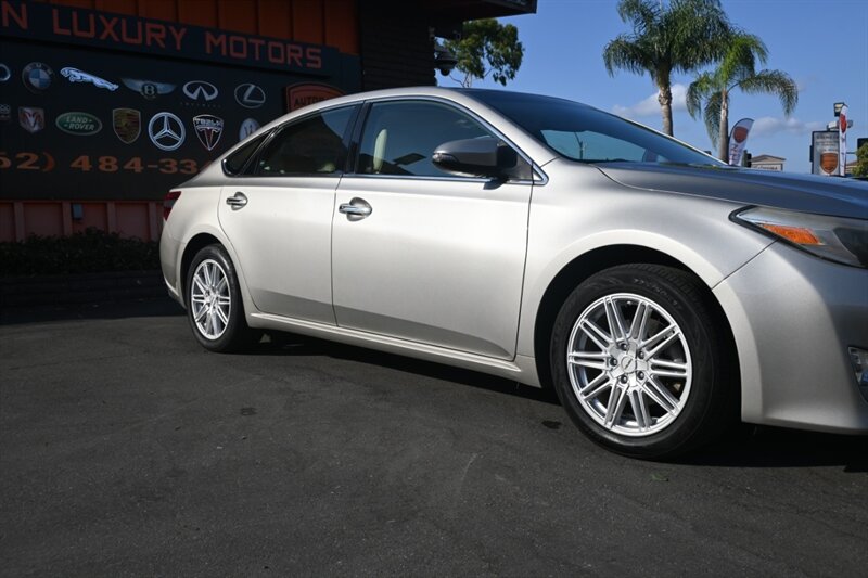 2015 Toyota Avalon Hybrid XLE Touring photo 10