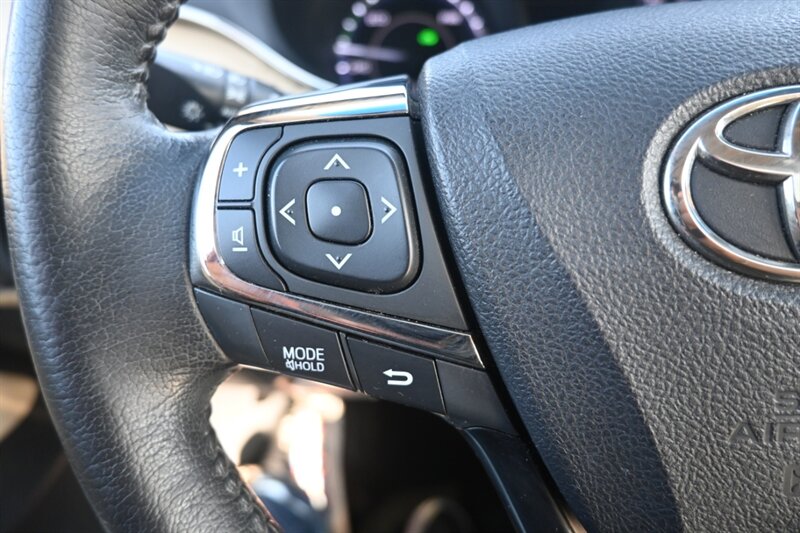 2015 Toyota Avalon Hybrid XLE Touring photo 24