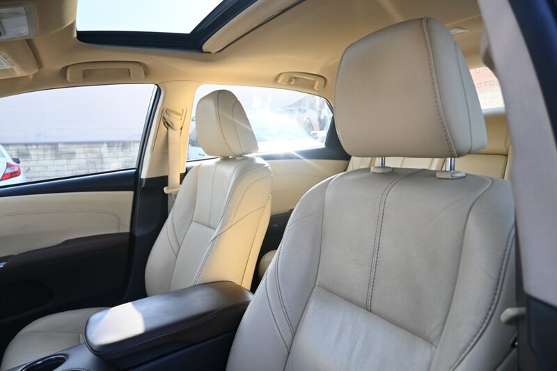2015 Toyota Avalon Hybrid XLE Touring photo 16
