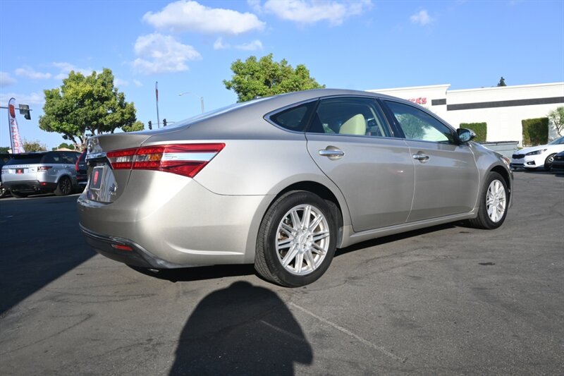 2015 Toyota Avalon Hybrid XLE Touring photo 8