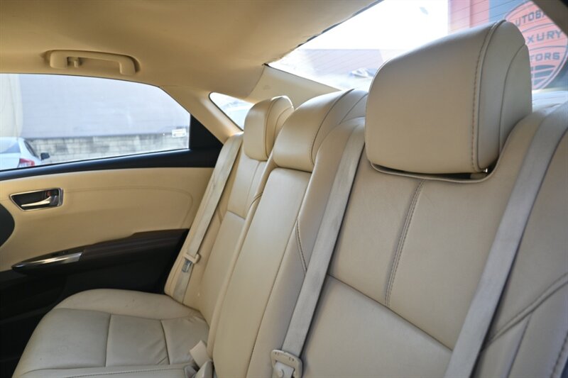 2015 Toyota Avalon Hybrid XLE Touring photo 36