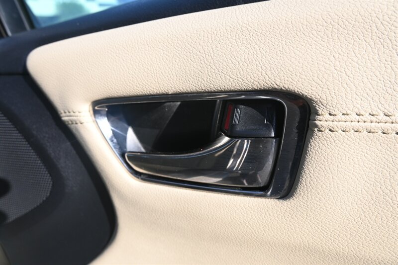 2015 Toyota Avalon Hybrid XLE Touring photo 41