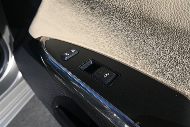 2015 Toyota Avalon Hybrid XLE Touring photo 48