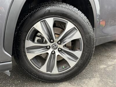 2022 Toyota Highlander XLE   - Photo 6 - Norwalk, CA 90650-2241
