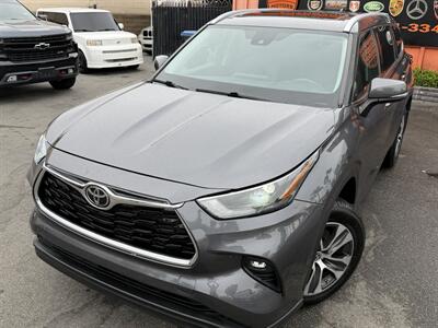 2022 Toyota Highlander XLE   - Photo 8 - Norwalk, CA 90650-2241