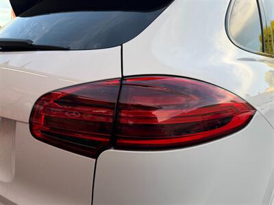 2018 Porsche Cayenne Platinum Edition   - Photo 16 - Norwalk, CA 90650-2241