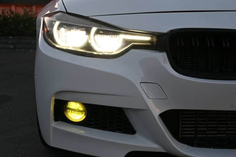 2018 Bmw 320i Sedan photo 3