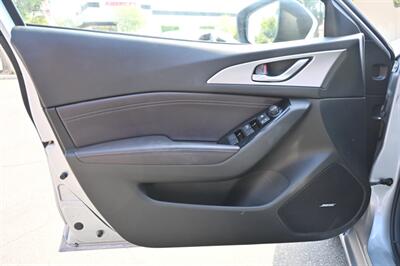 2017 Mazda Mazda3 Touring   - Photo 17 - Norwalk, CA 90650-2241