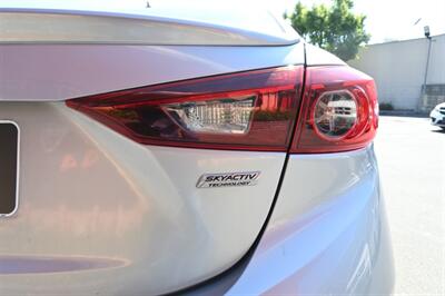 2017 Mazda Mazda3 Touring   - Photo 11 - Norwalk, CA 90650-2241