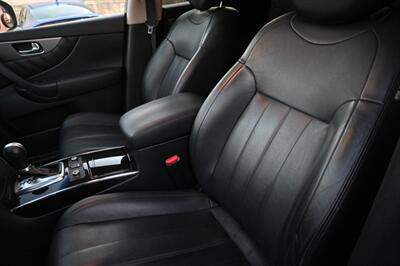 2017 INFINITI QX70   - Photo 23 - Norwalk, CA 90650-2241
