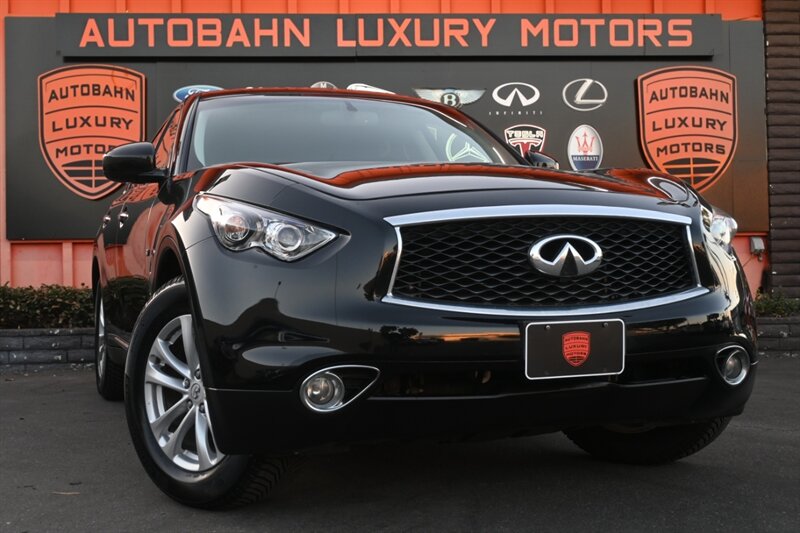 2017 INFINITI QX70