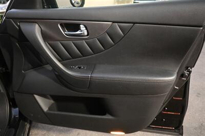 2017 INFINITI QX70   - Photo 56 - Norwalk, CA 90650-2241