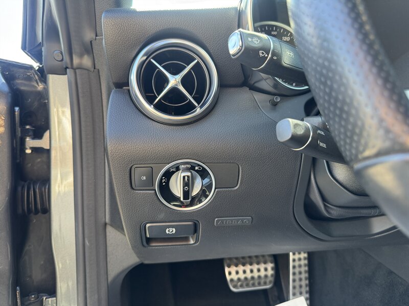 2017 Mercedes-Benz SLC SLC 300 - Photo 26 - Norwalk, CA 90650-2241